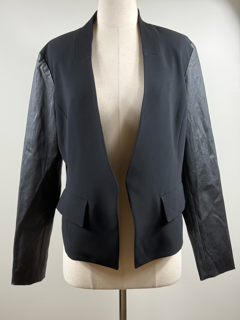 NWOT St. John Black Blazer Leather Sleeve Open Front Sz 8